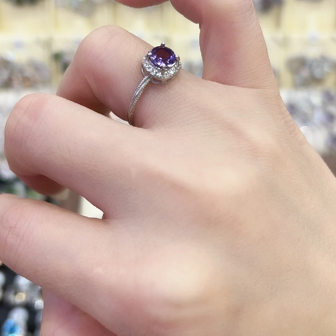 王***娘银S925镶嵌紫晶戒指