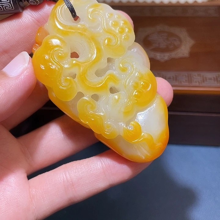 周***一颈饰未镶嵌和田玉