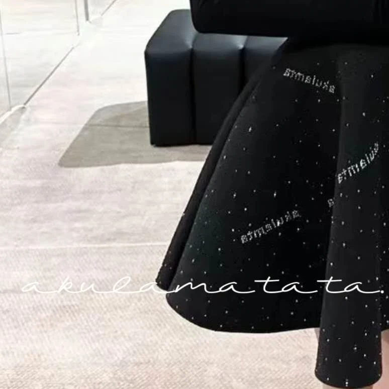 akulamatata爆火新款烫钻时尚百搭气质显瘦V领上衣半身裙两件套