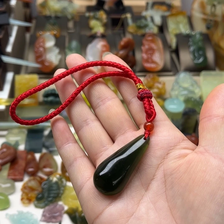 蛇纹石玉未镶嵌颈饰