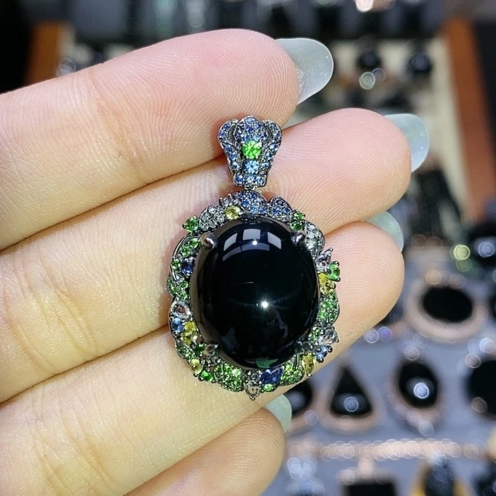 颈饰18K金镶嵌翡翠欧**糖蛋面