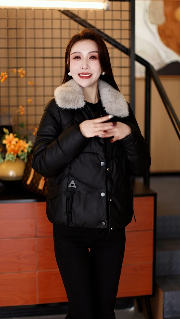 2025冬季新款《毛领款》高级感免洗外套时尚保暖短款棉服女