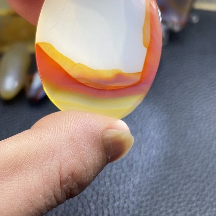 悠***然玛瑙/玉髓未镶嵌颈饰