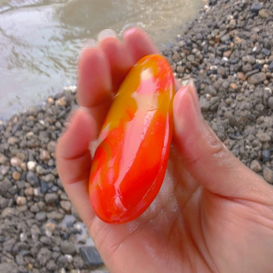 和田玉(糖玉)未镶嵌颈饰红黄
