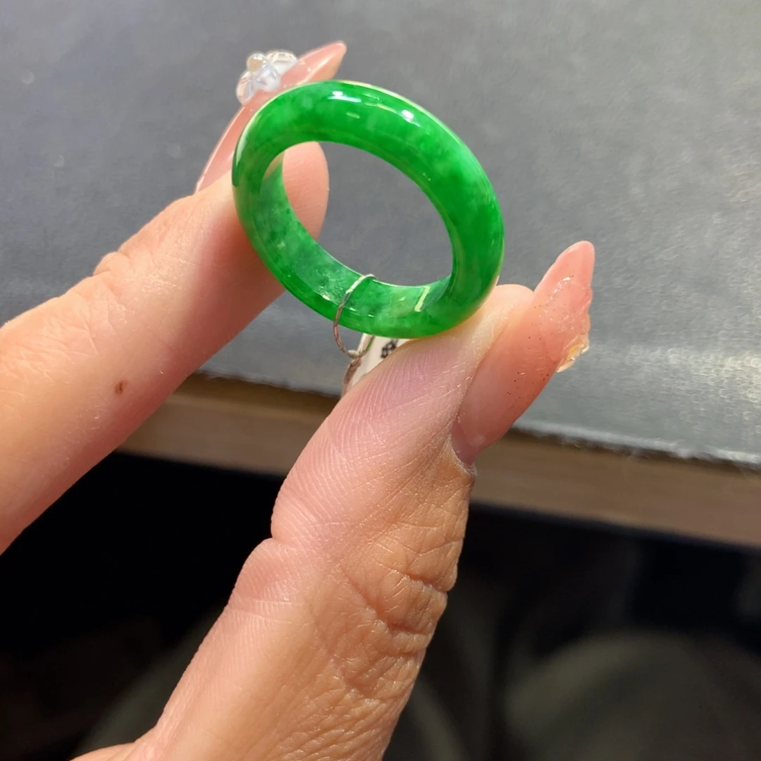 翡翠戒指未镶嵌翡翠