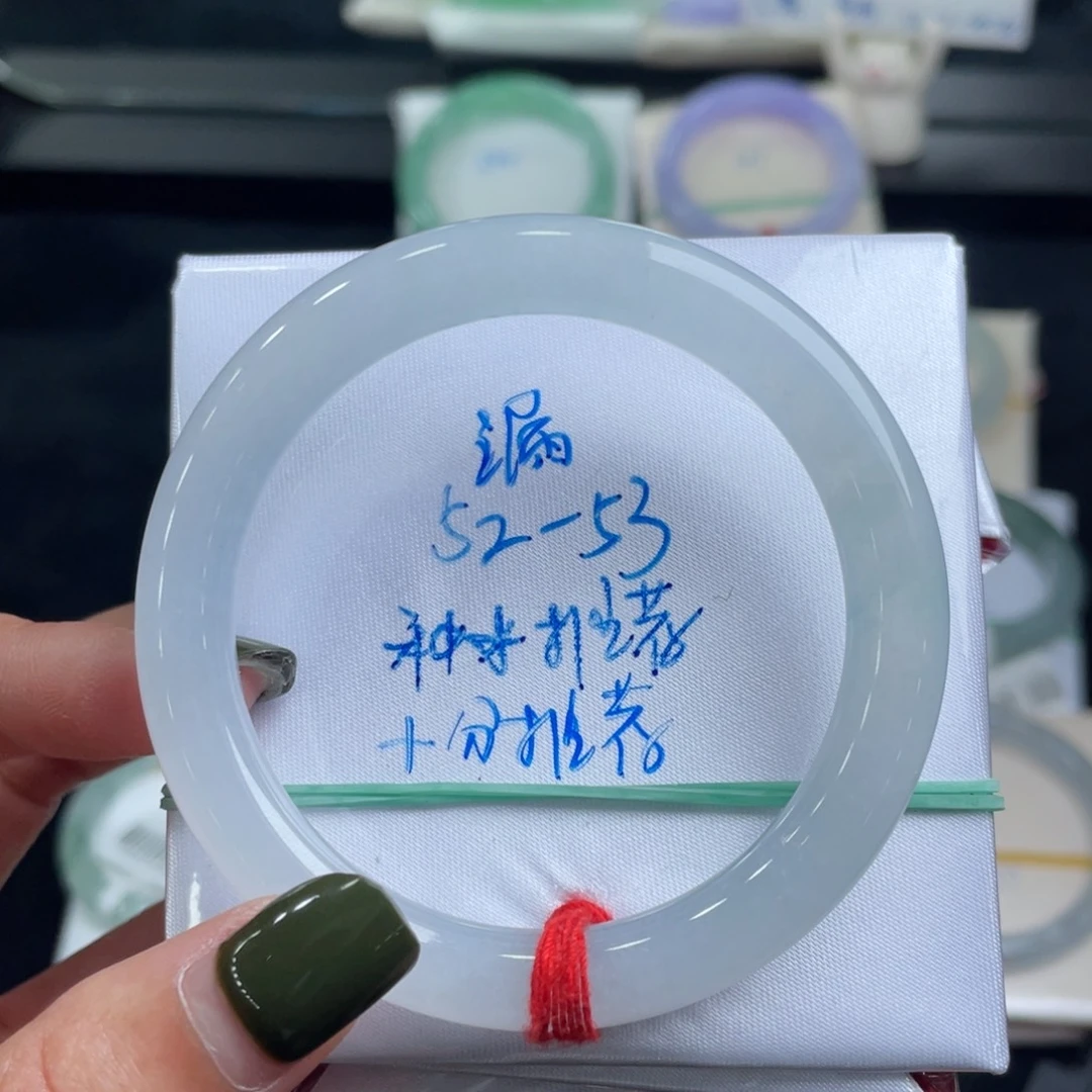 翡翠手镯未镶嵌翡翠手镯