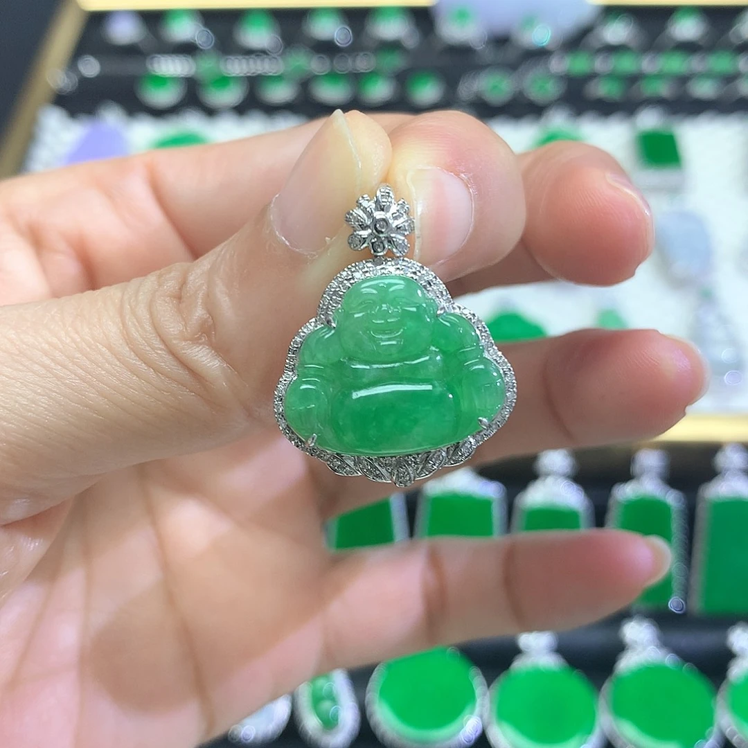 颈饰18K金镶嵌翡翠吊坠