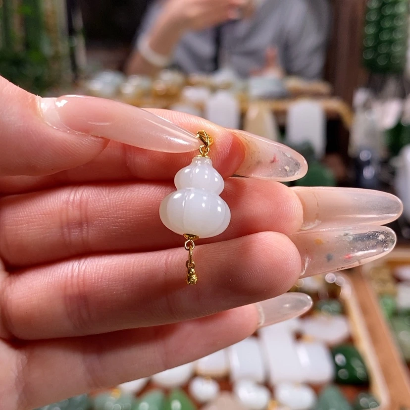 【闪购商品】和田玉18K金镶嵌吊坠(赠链)