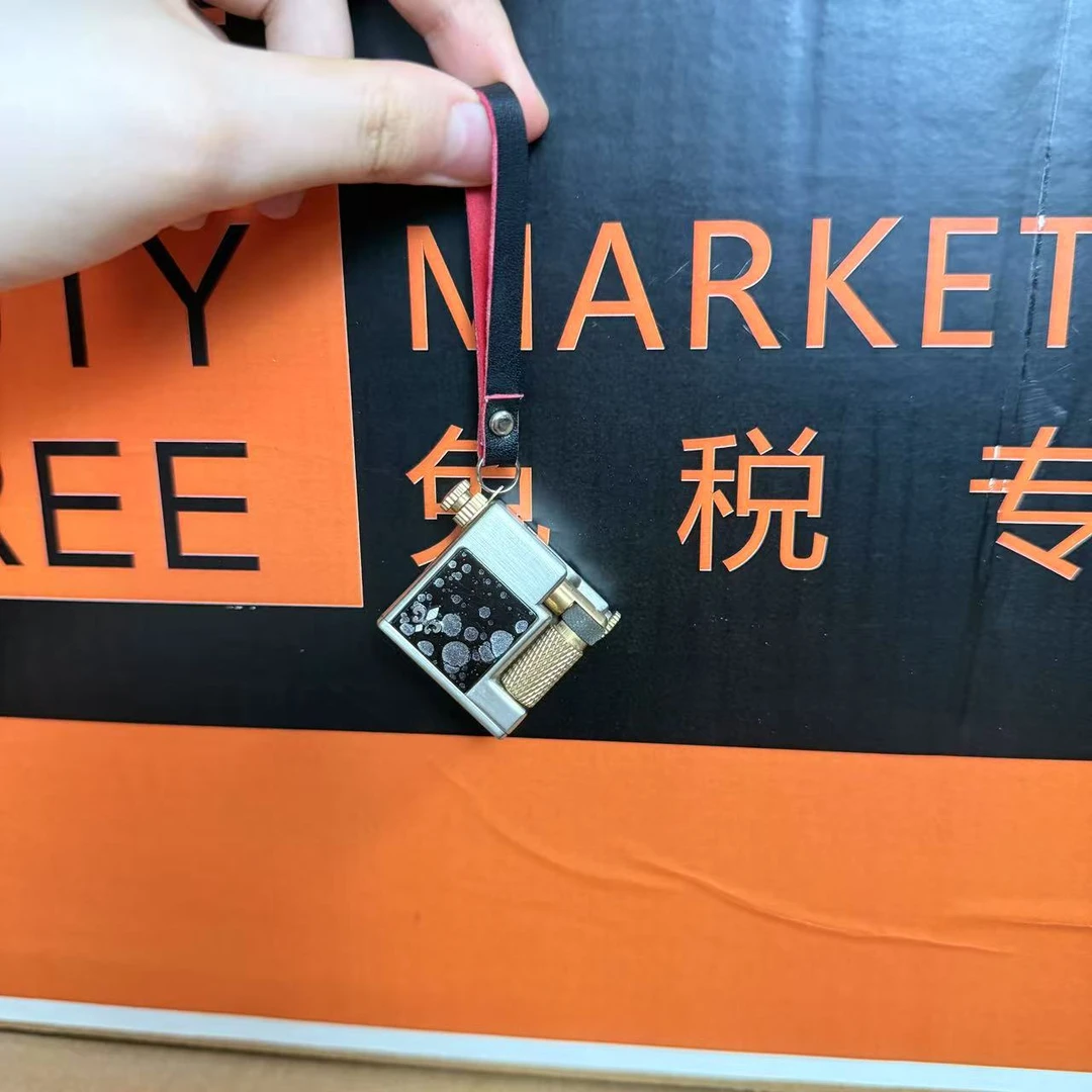 新款潮玩小方砖迷你搓轮侧滑煤油打火机个性时尚挂件