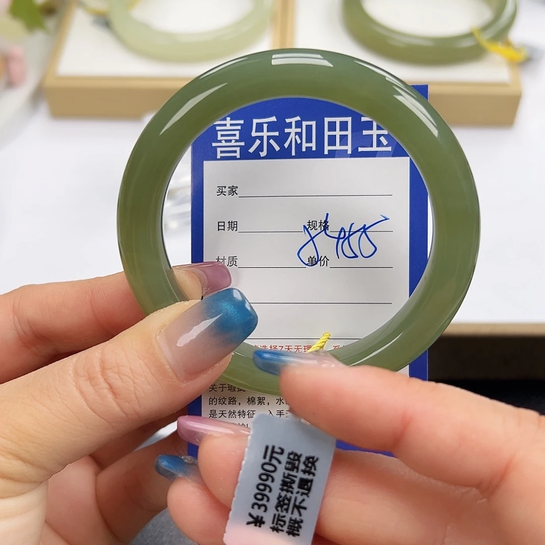 和田玉未镶嵌手镯