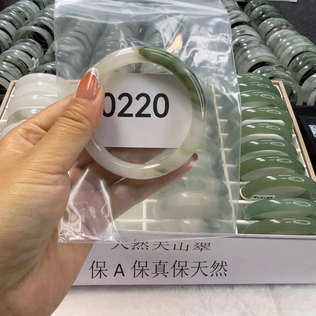 未镶嵌手镯石英质玉0220