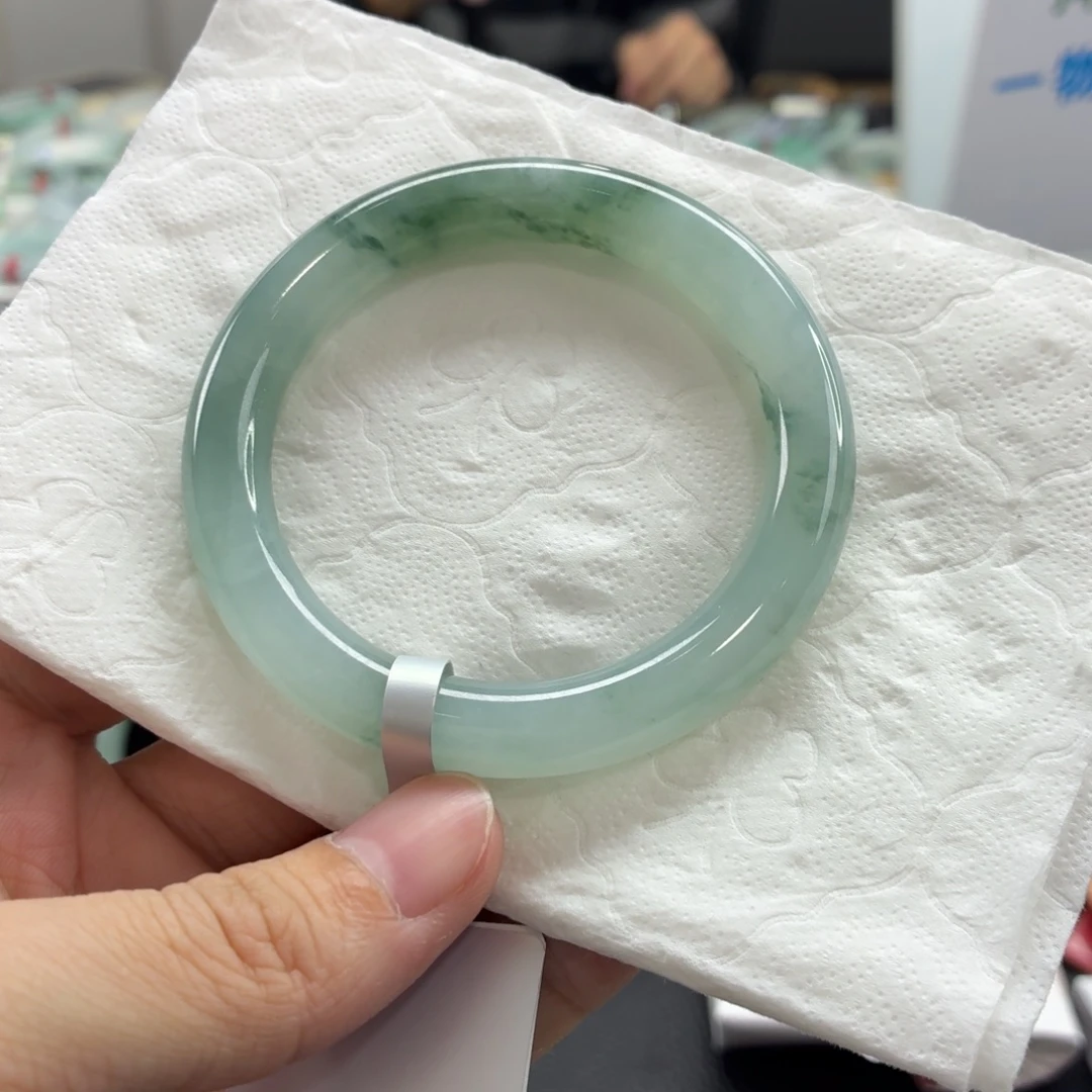 翡翠未镶嵌手镯（圆镯）翡翠1