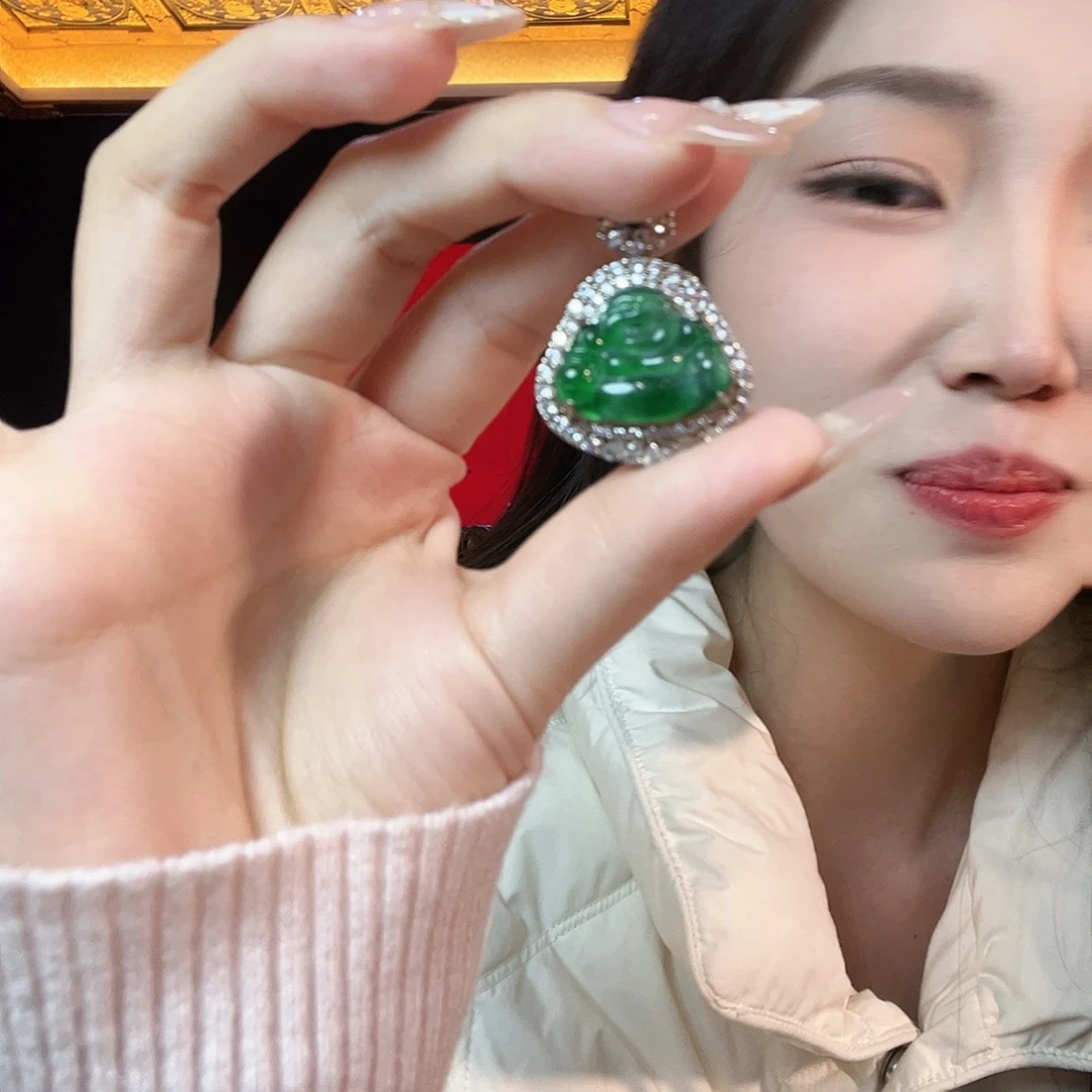 翡翠未镶嵌颈饰绿佛