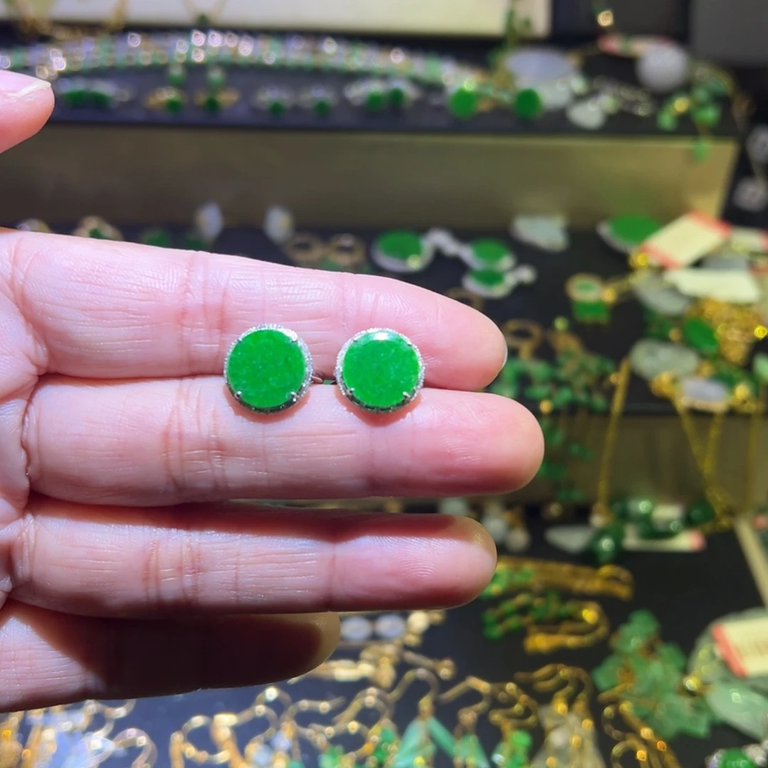 颈饰18K金镶嵌翡翠耳包