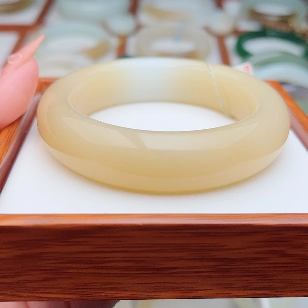 和田玉未镶嵌手镯56