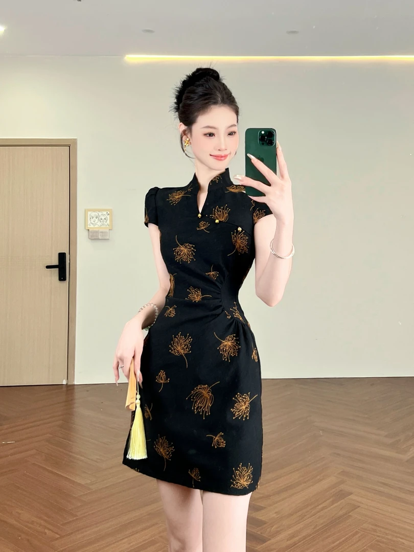 【现货】周子仪黑色连衣裙女夏2025新款气质刺绣高级设计感小众裙子