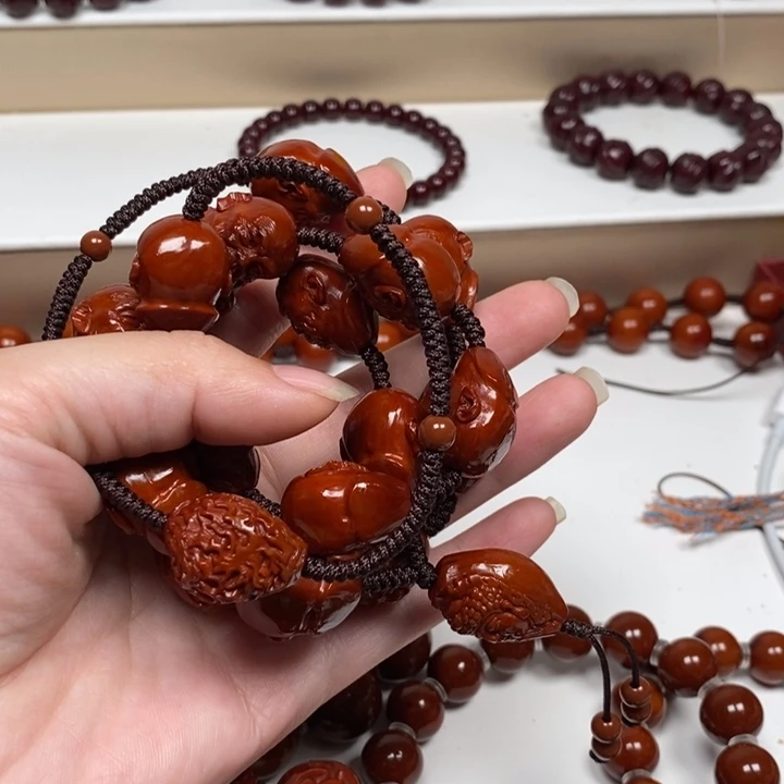 极***光橄榄核雕刻工艺的发展