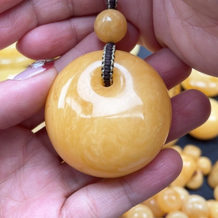 蜜蜡裸石未镶嵌蜜蜡重37.2克吊坠