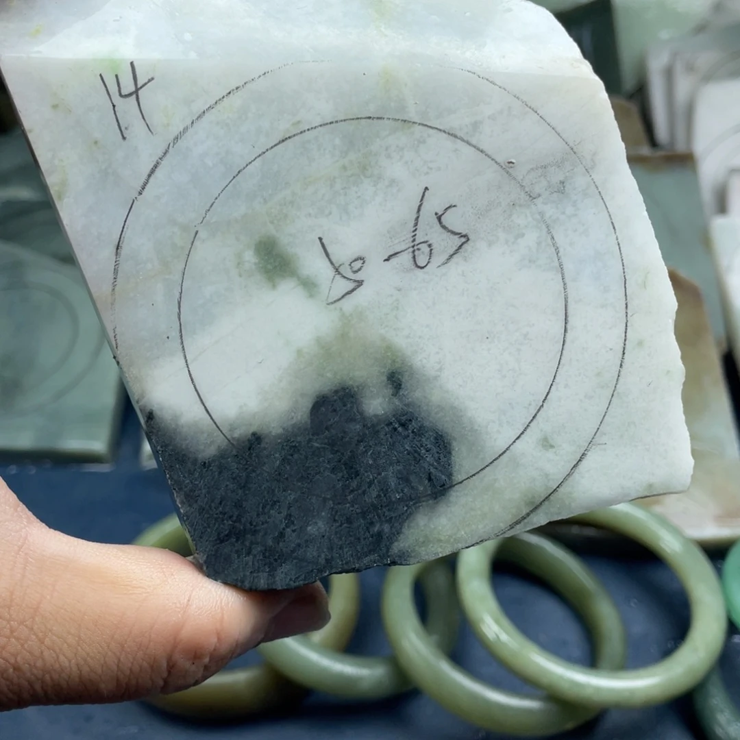 独山玉未镶嵌定制手镯