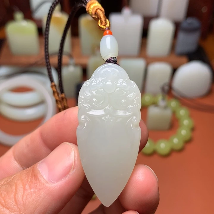 颈饰未镶嵌和田玉