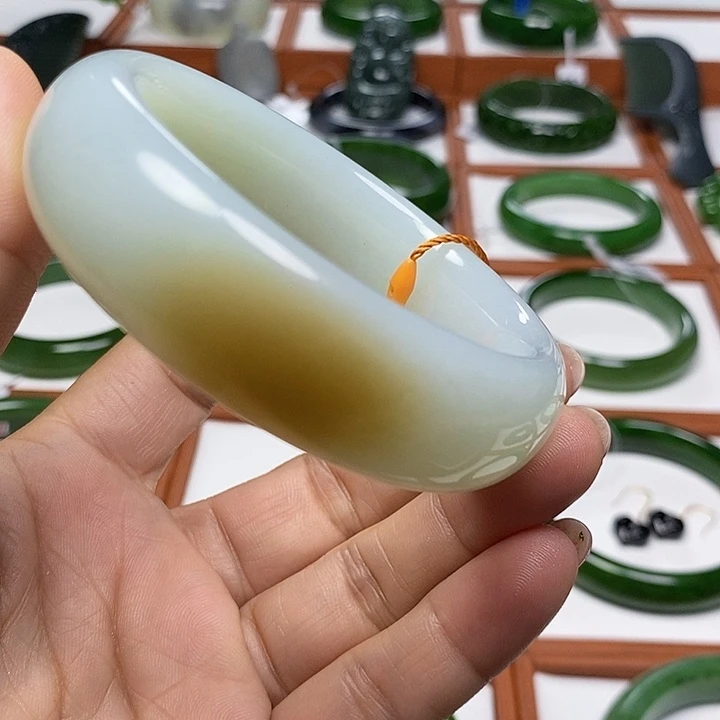 和田玉（糖玉）未镶嵌手镯