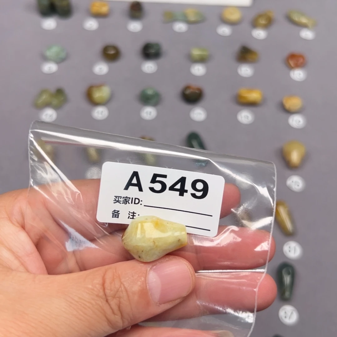 未镶嵌蛇纹石玉颈饰小****微瑕不退不换