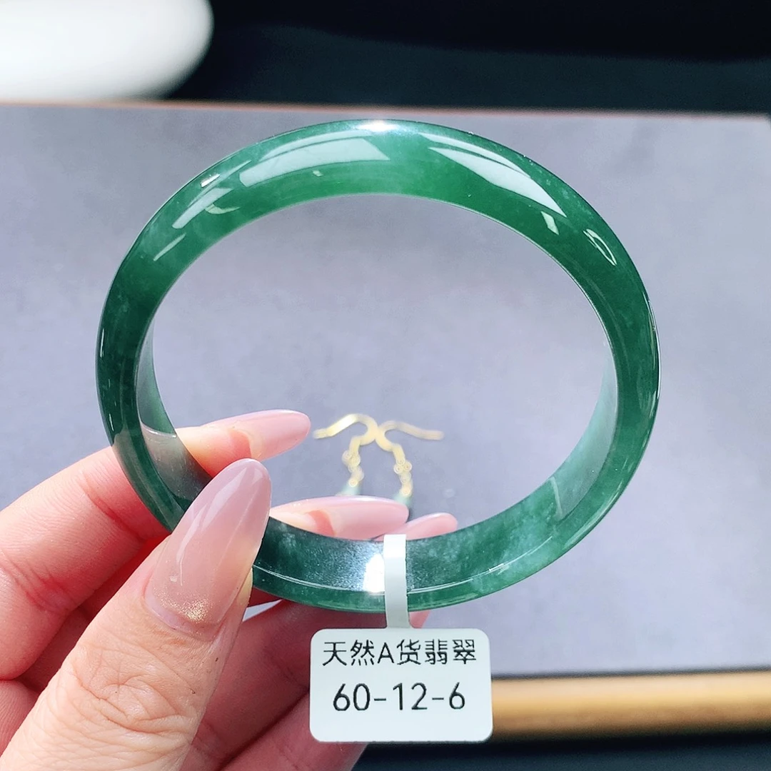 未镶嵌手镯（圆镯）翡翠
