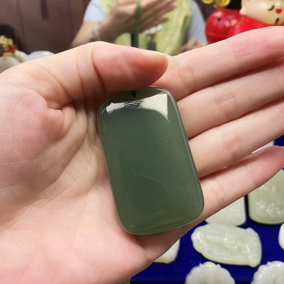 孤***赁和田玉未镶嵌颈饰