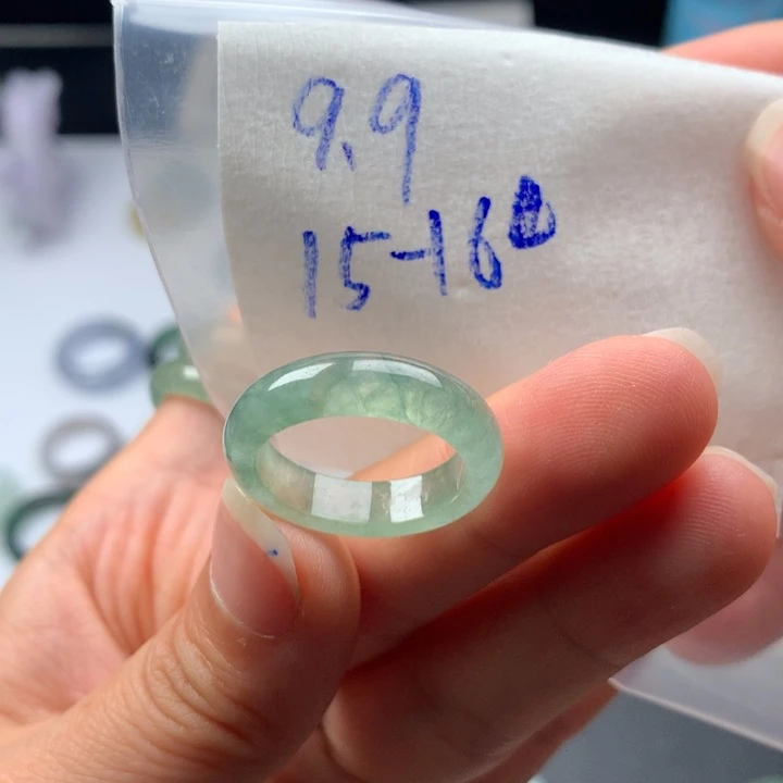 俪***姐定制翡翠未镶嵌戒圈