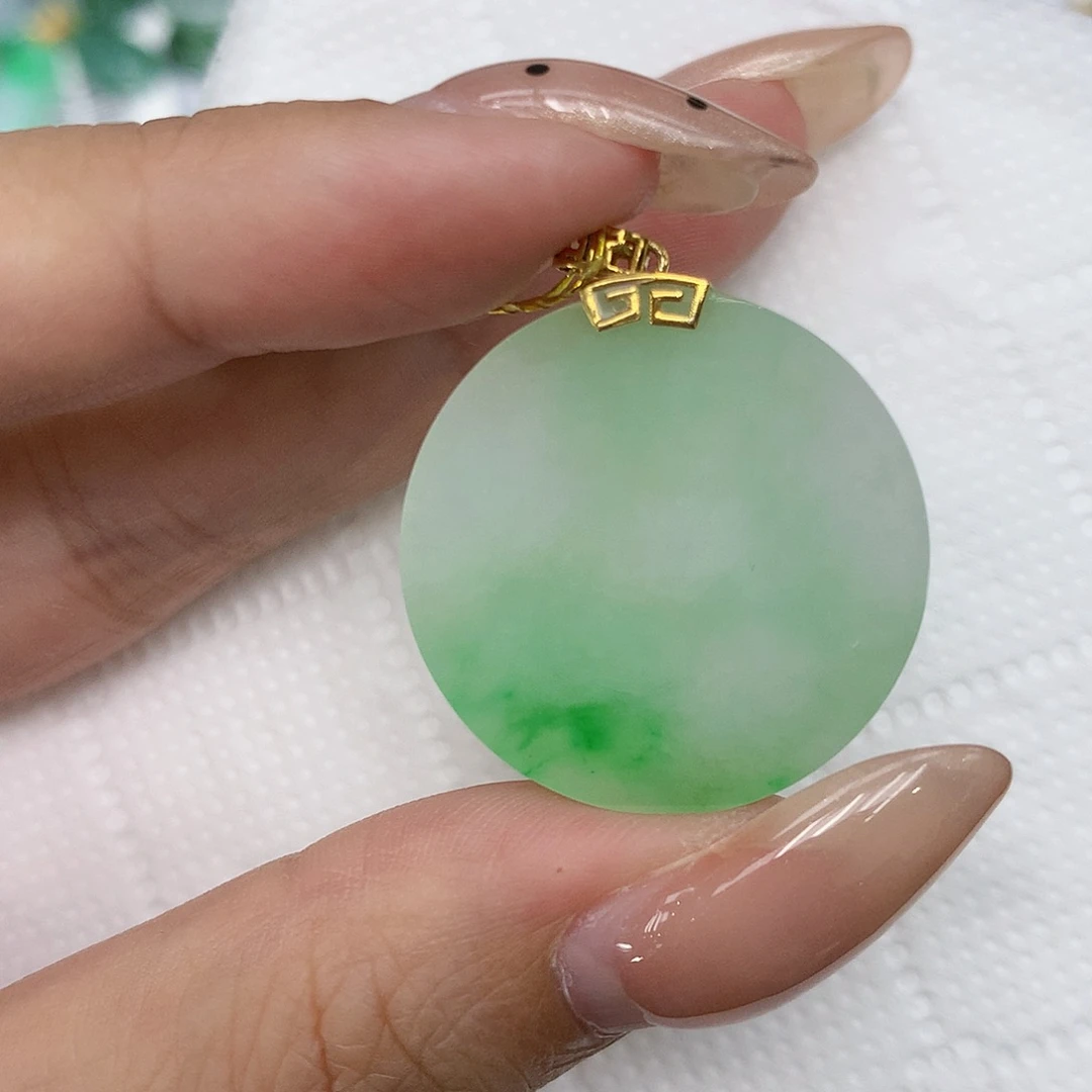 颈饰18K金镶嵌翡翠