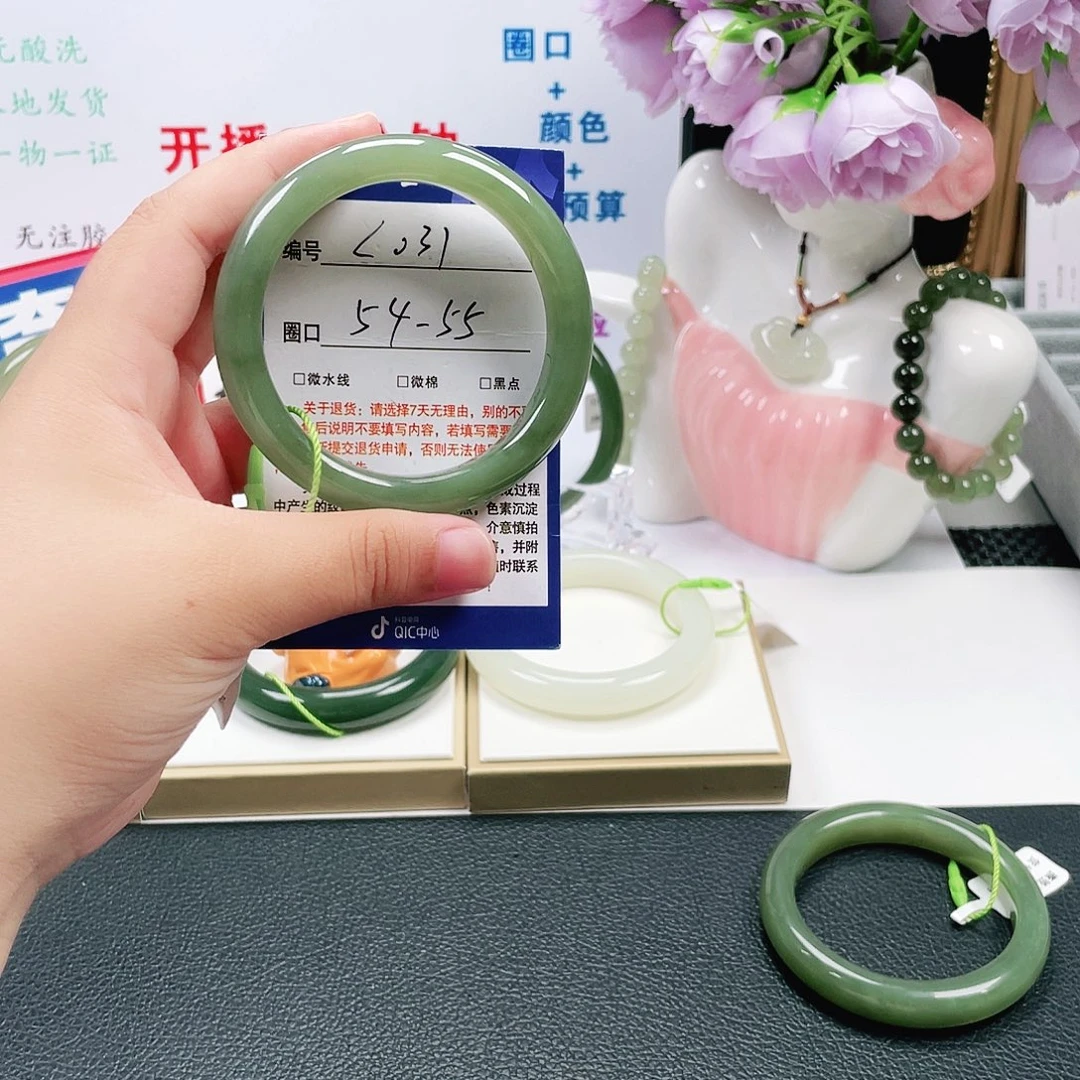 和田玉未镶嵌手镯