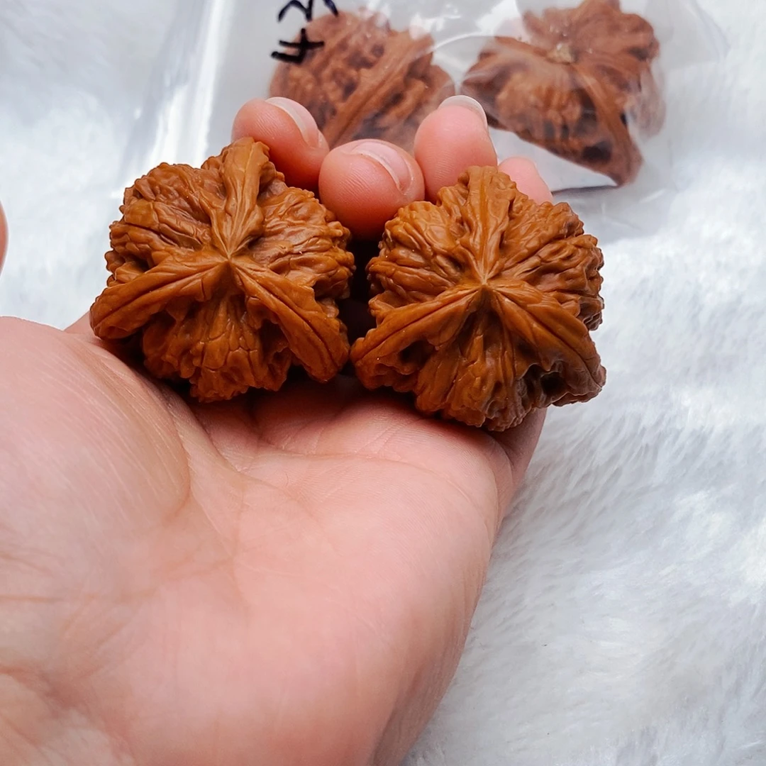 -***自吊坠文玩核桃三棱