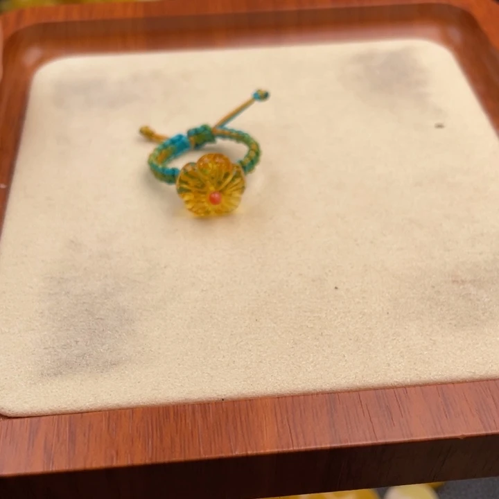 琥珀未镶嵌颈饰好