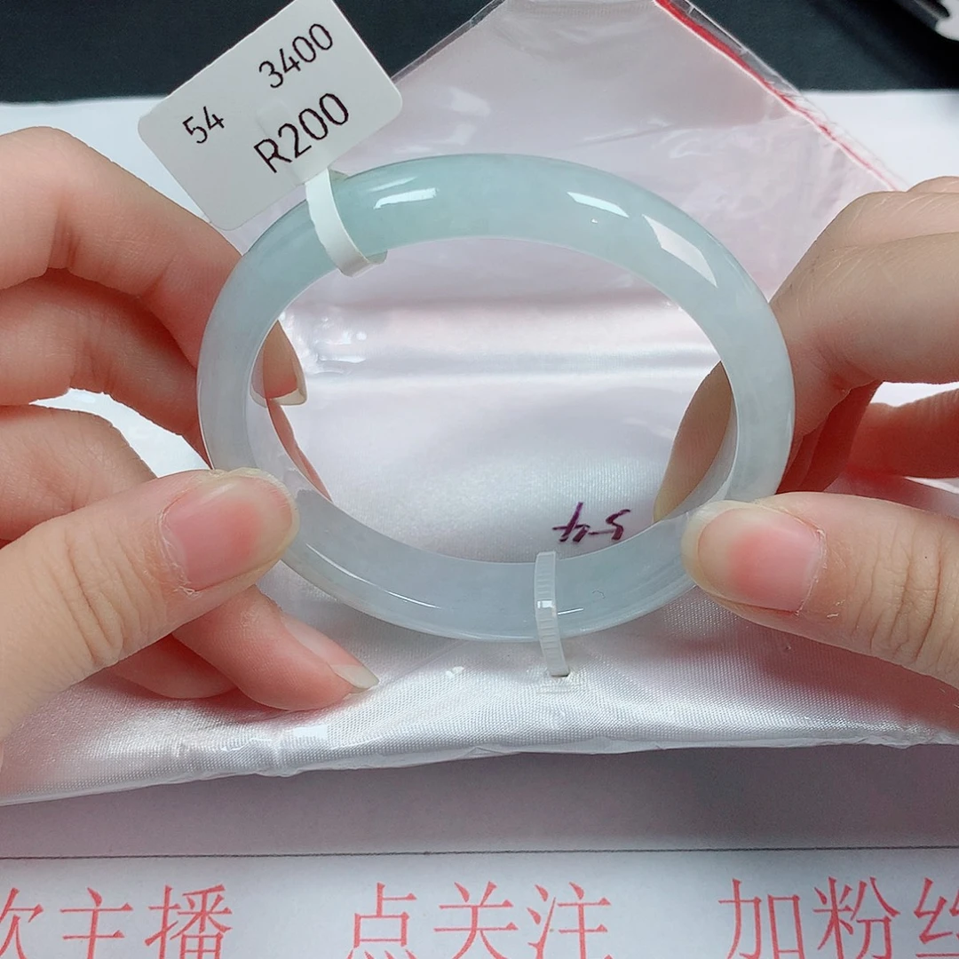 翡翠手镯未镶嵌翡翠手镯