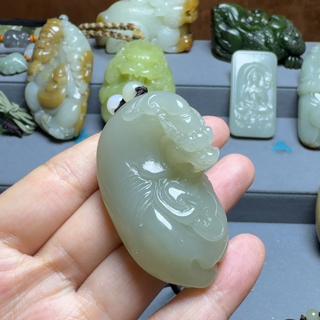 和田玉未镶嵌颈饰