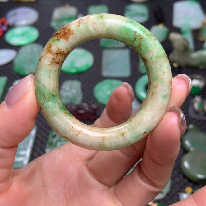 翡翠挂件未镶嵌三*生