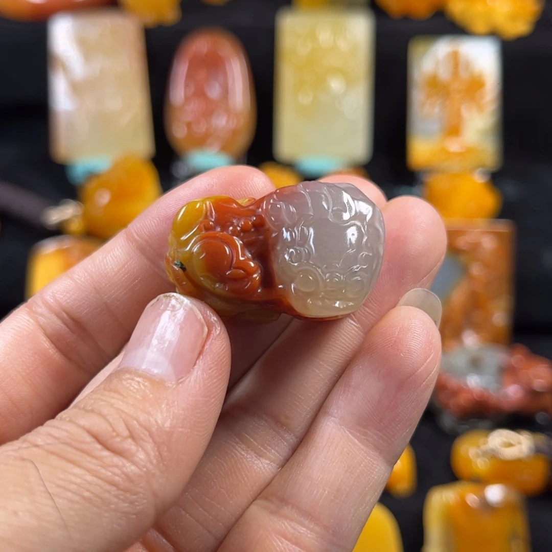 石英质玉（黄龙玉）合金颈饰
