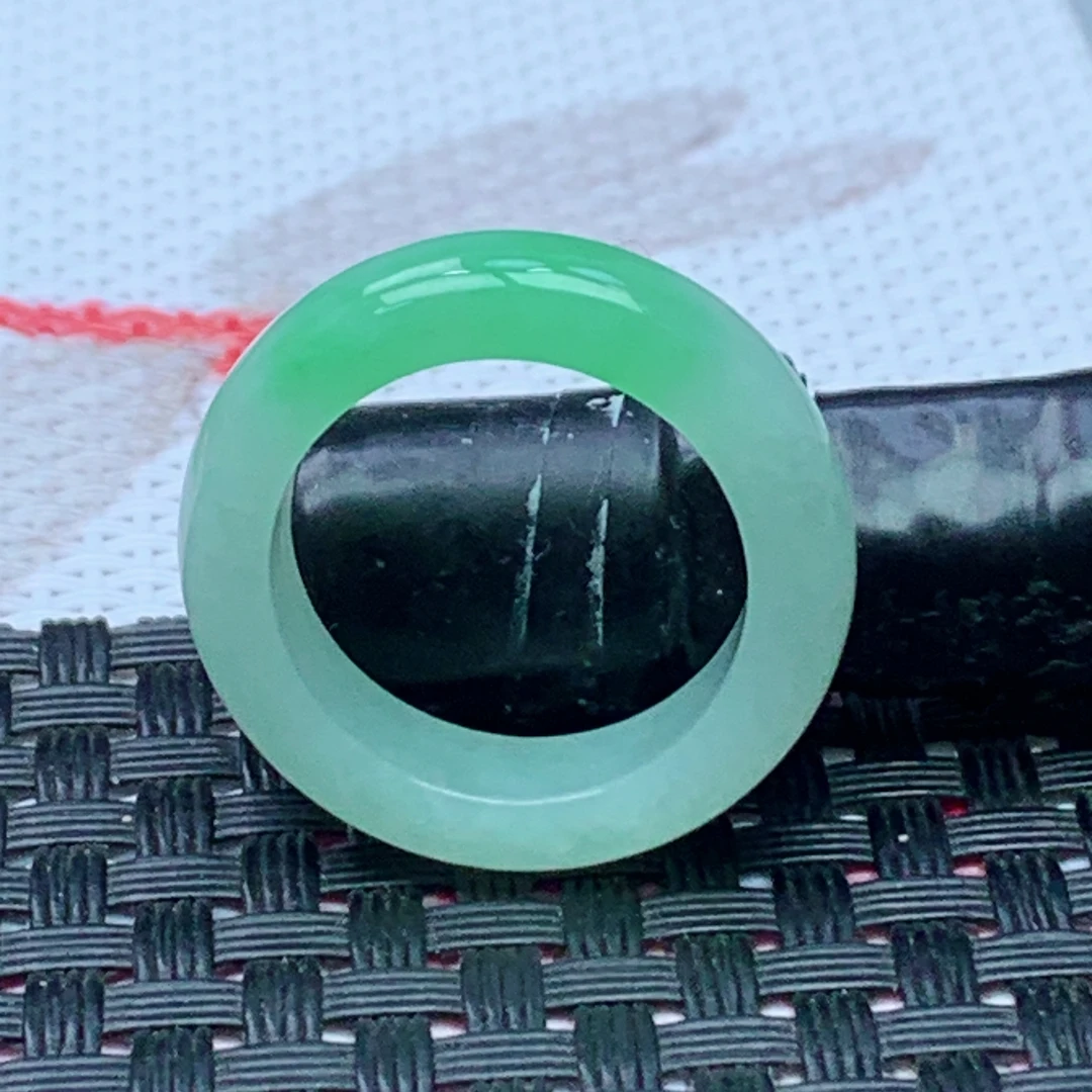 缅甸天然A货翡翠  飘阳绿素面玉戒圈戒指 内径18 mm 编号1522