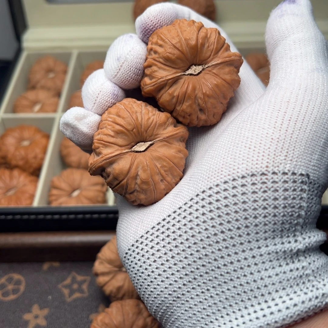 ཌ***ད45南瓜墩 文玩核桃 宁静