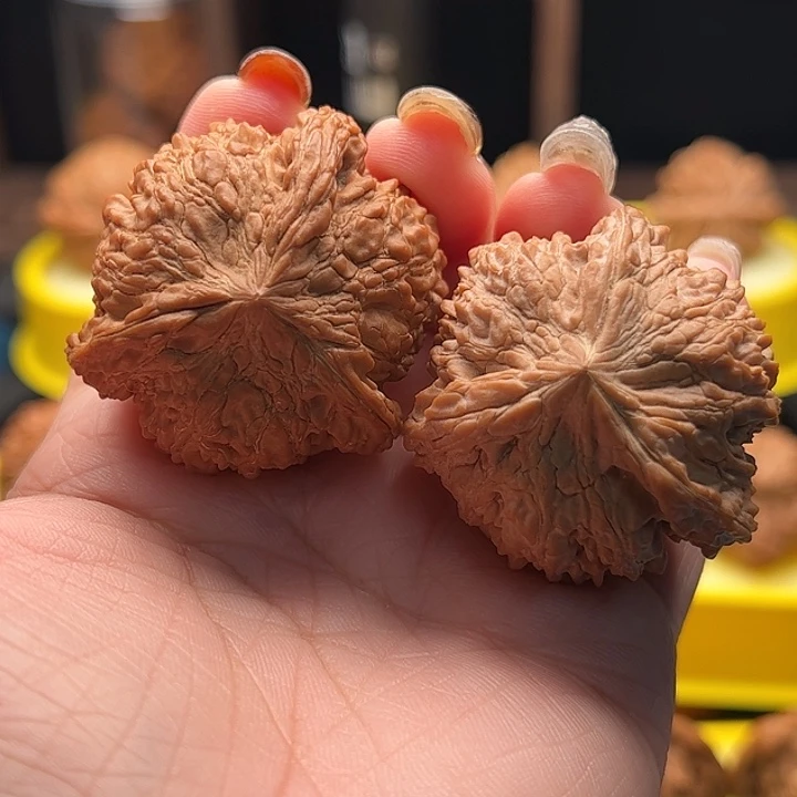 文玩核桃吊坠满天星三棱 全品