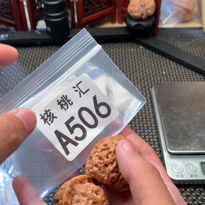 文玩核桃吊坠金字塔