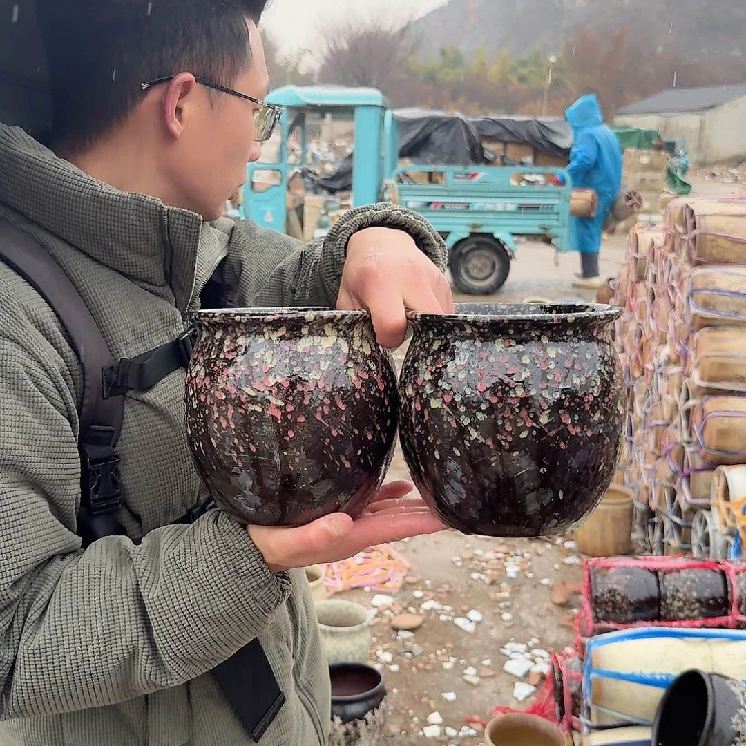 紫砂花盆口16高17（两个红胖子