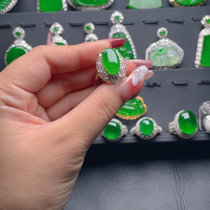 翡翠戒指银S925镶嵌翡翠戒指