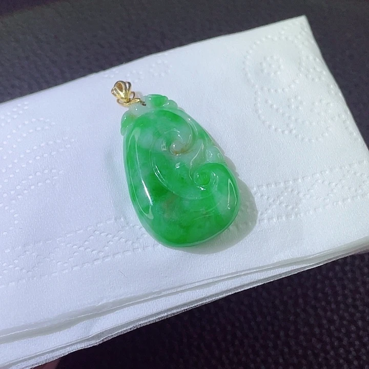 翡翠颈饰18K金镶嵌翡翠