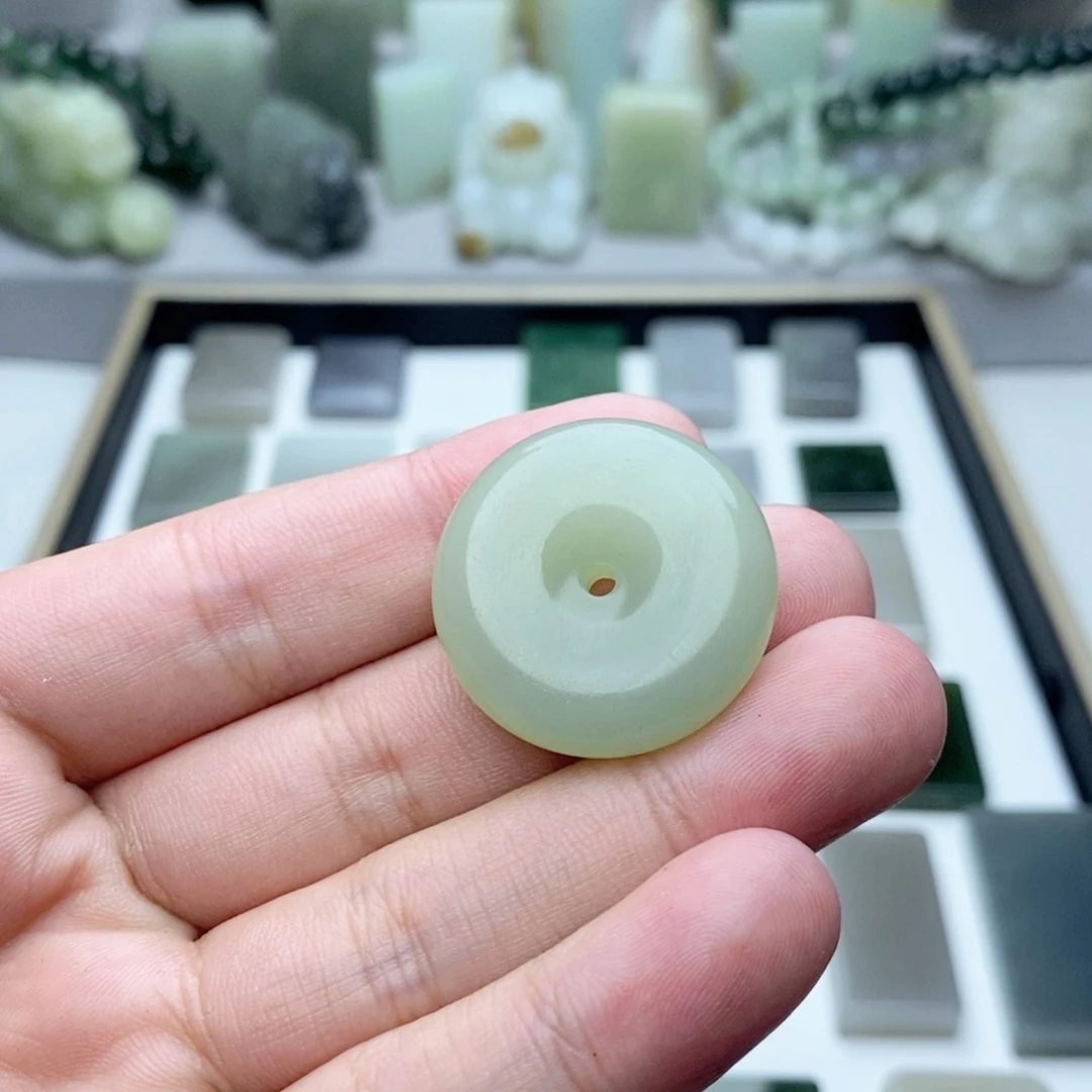 和田玉颈饰未镶嵌木****鱼