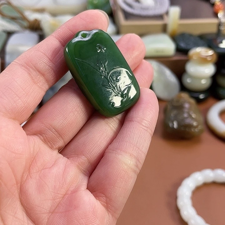 和田玉未镶嵌颈饰