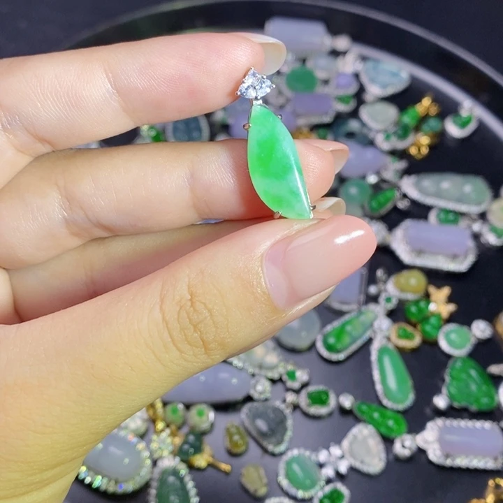 颈饰未镶嵌翡翠翡翠