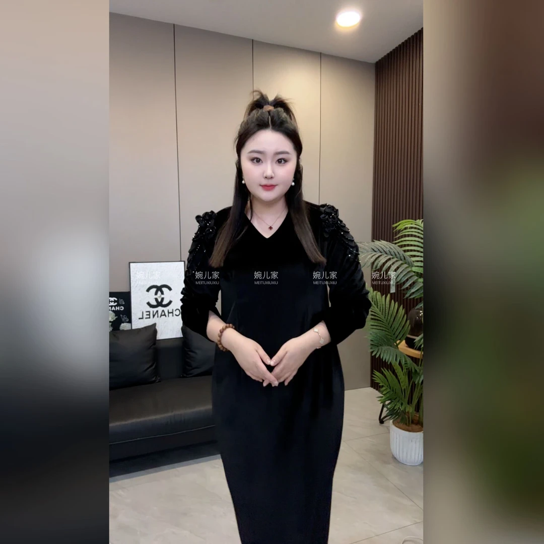 【婉儿家】冬季加厚丝绒长款连衣裙V领女装重工肩上立体花朵显瘦款