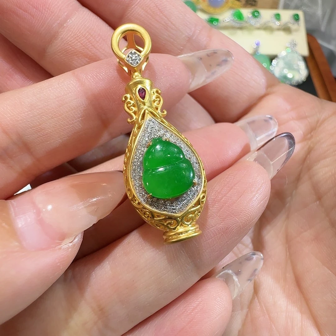 【闪购商品】颈饰18K金镶嵌翡翠