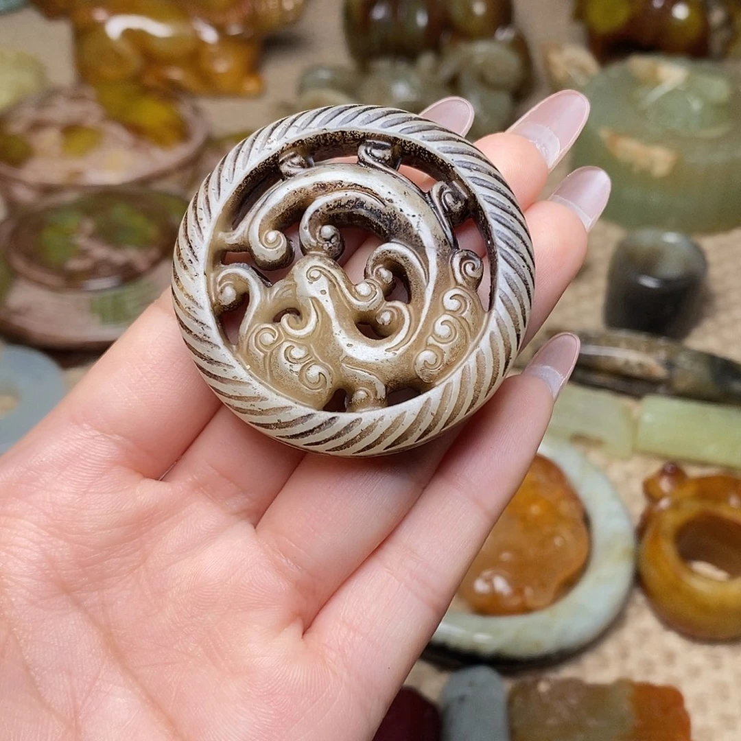 蛇纹石玉未镶嵌颈饰